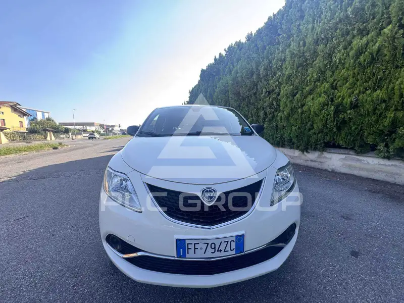 2016 Lancia YPSILON