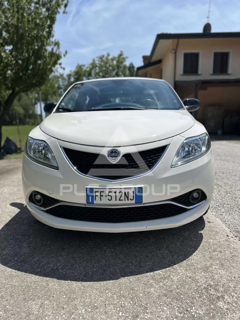 2016 Lancia YPSILON