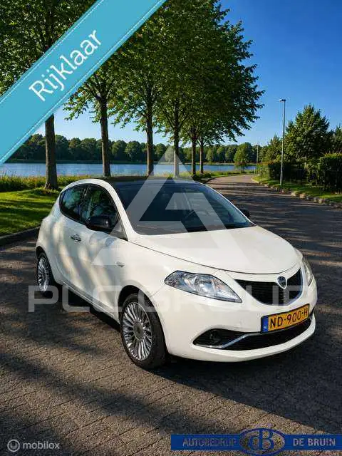 2016 Lancia YPSILON