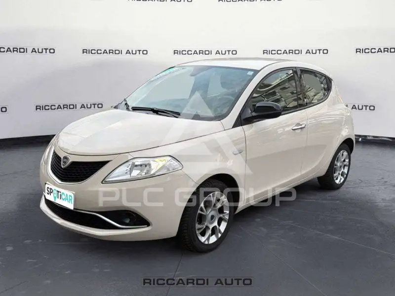 2016 Lancia YPSILON