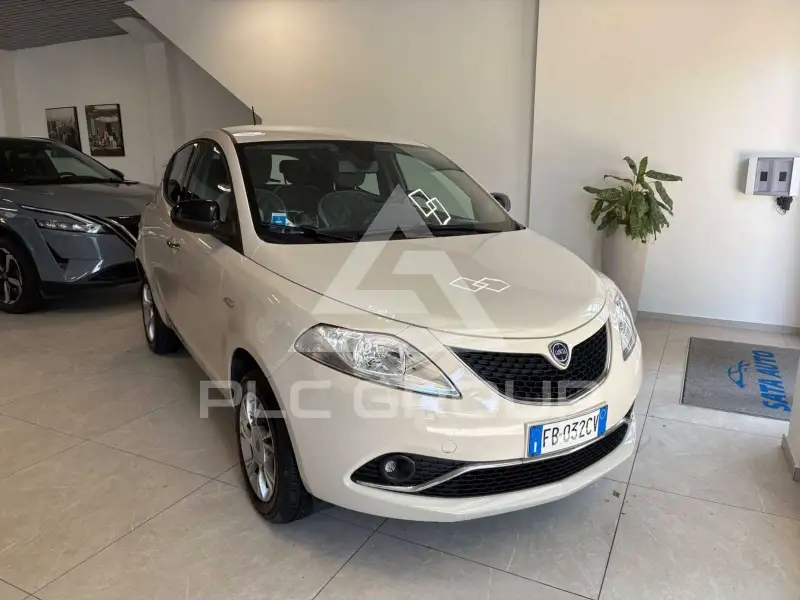 2016 Lancia YPSILON