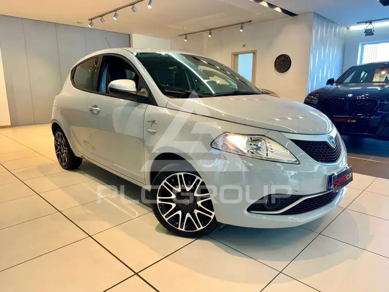 2016 Lancia YPSILON