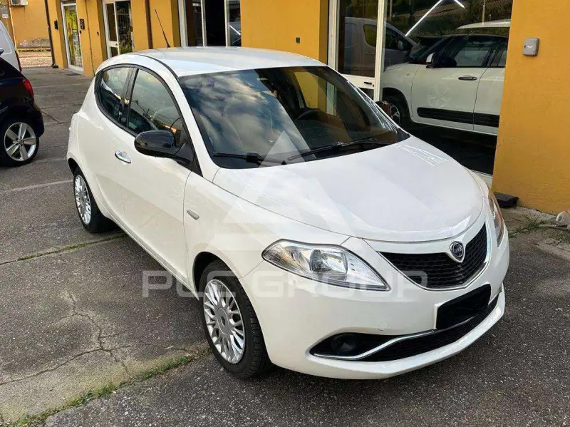 2016 Lancia YPSILON
