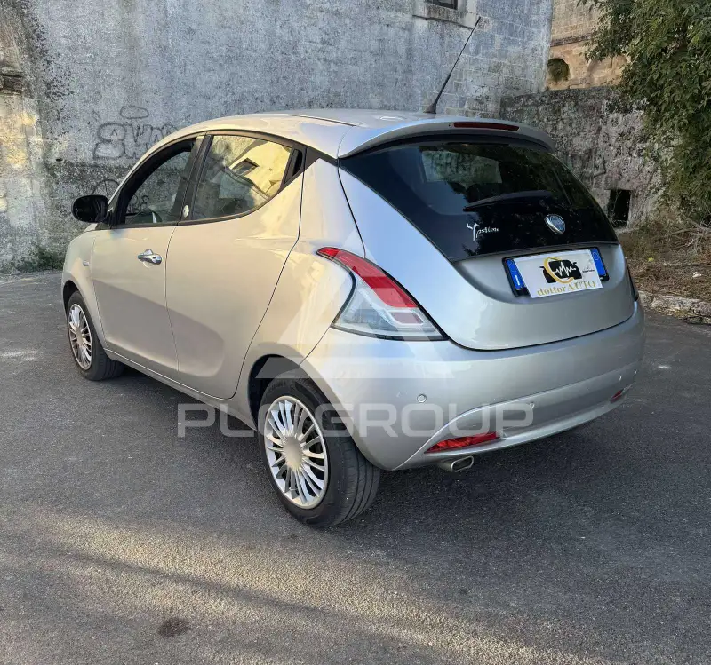 2016 Lancia YPSILON