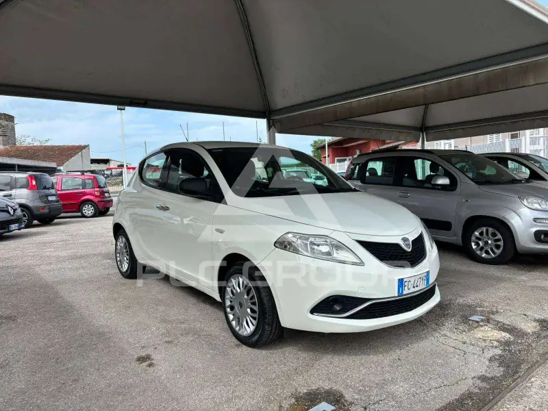 2016 Lancia YPSILON