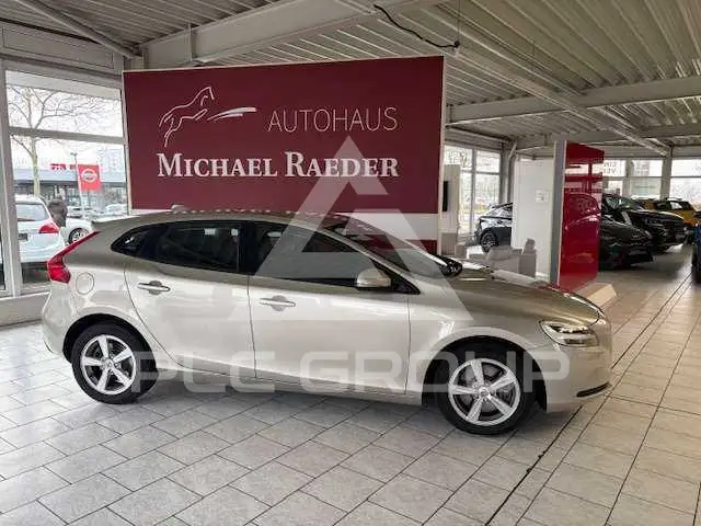 2016 Volvo V40