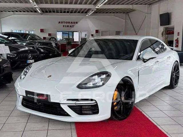 2016 Porsche Panamera