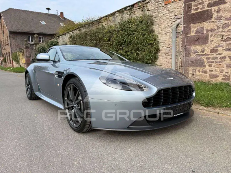 2016 Aston Martin V8