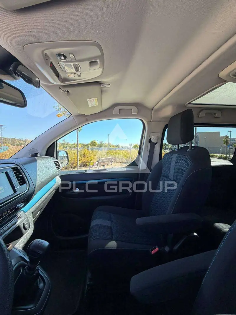 2016 Peugeot Traveller