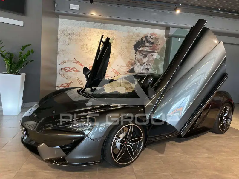 2016 McLaren 570GT