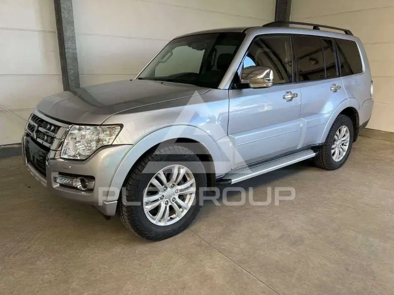 2017 Mitsubishi PAJARO