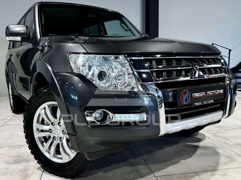 2017 Mitsubishi PAJARO