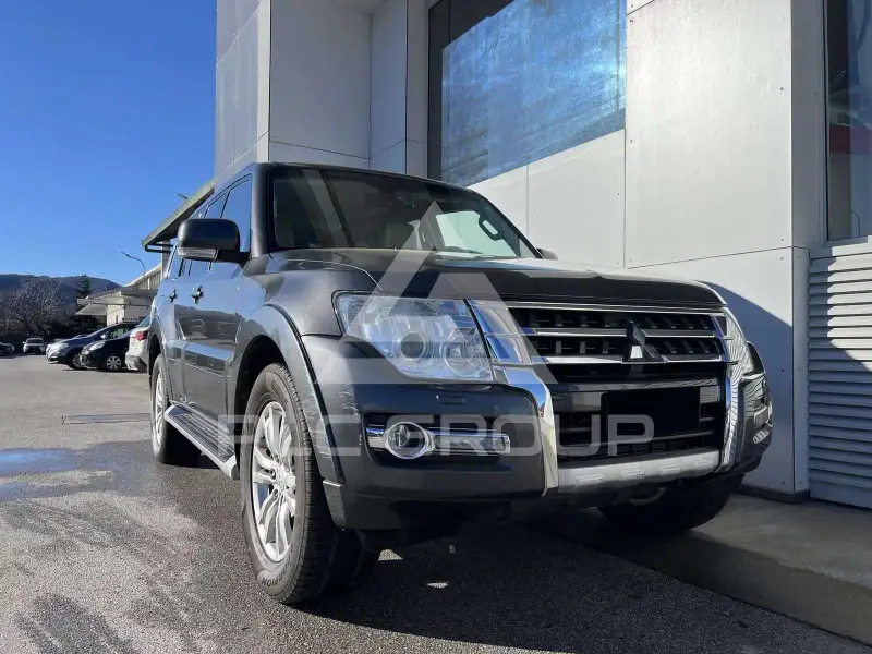 2017 Mitsubishi PAJARO