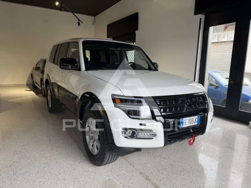 2017 Mitsubishi PAJARO