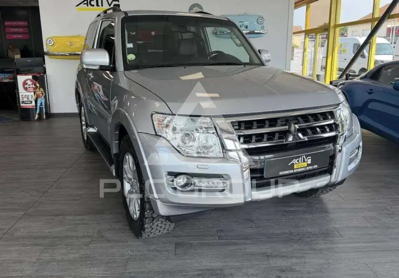 2017 Mitsubishi PAJARO