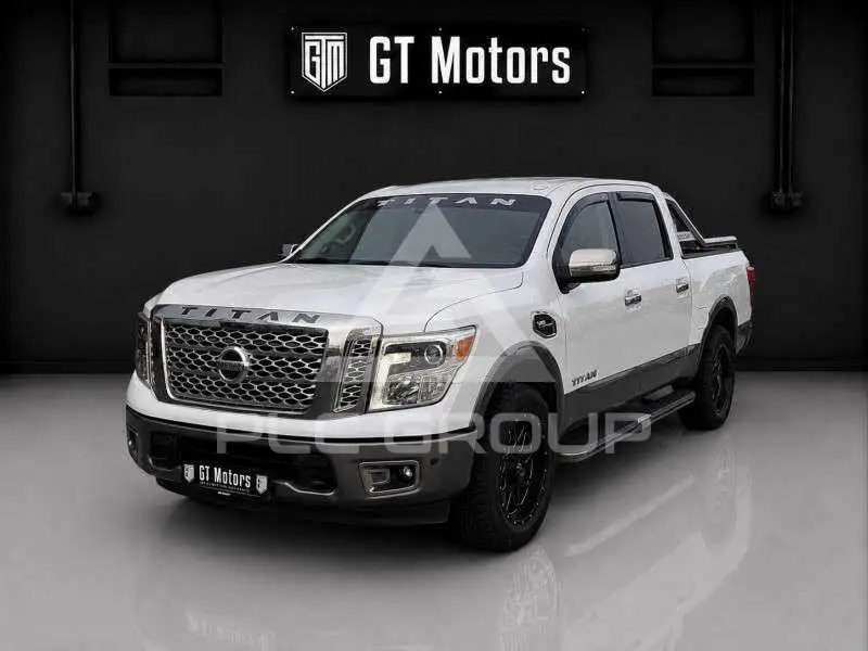 2017 Nissan TITAN
