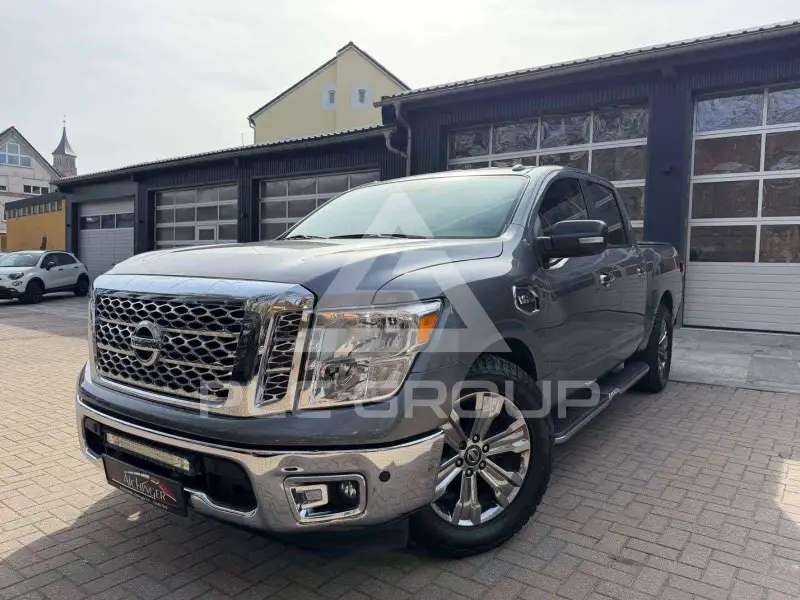 2017 Nissan TITAN