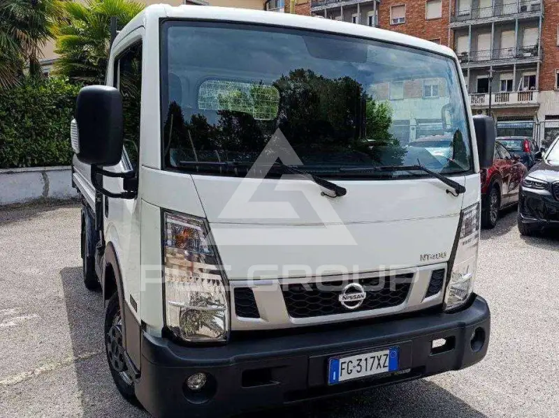 2017 Nissan NT400