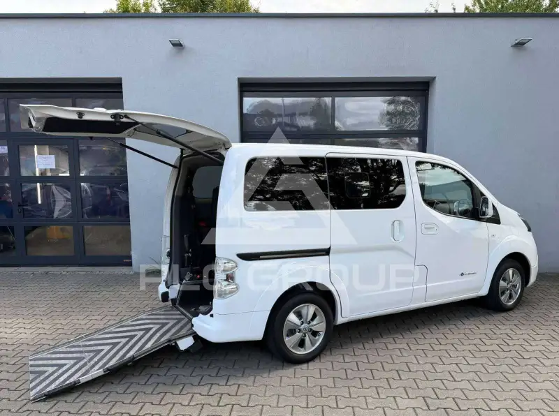2017 Nissan NV 200