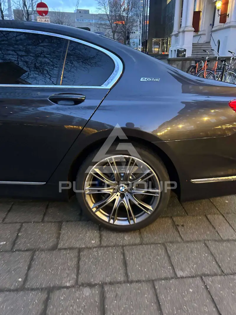 2017 BMW 740