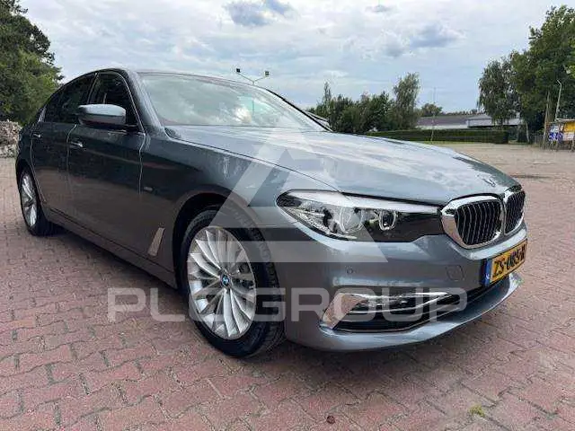 2017 BMW 525