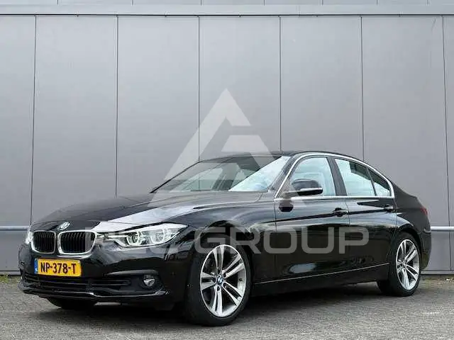 2017 BMW 318