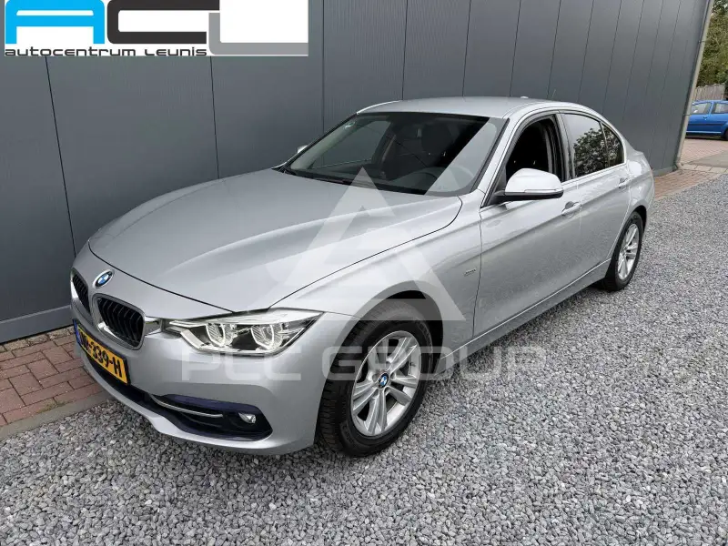 2017 BMW 318