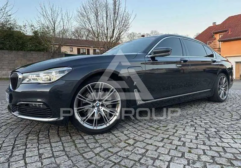 2017 BMW 745