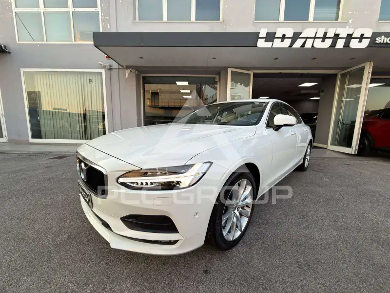 2017 Volvo S90