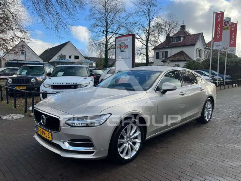 2017 Volvo S90