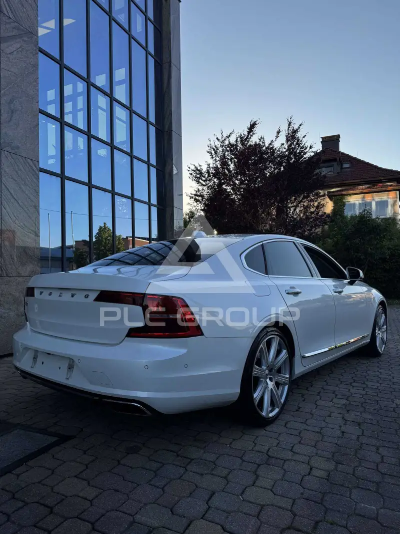 2017 Volvo S90