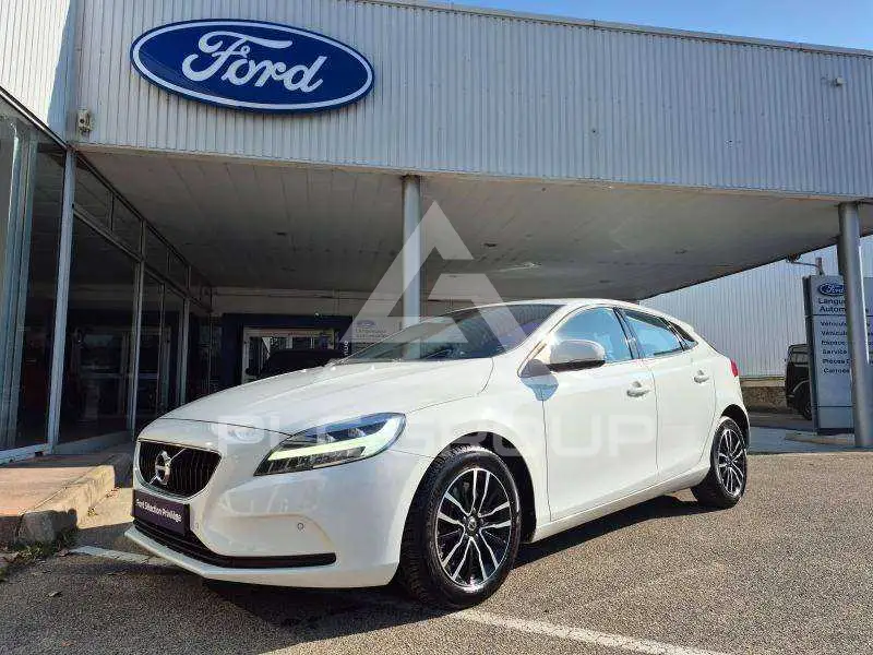2017 Volvo V40