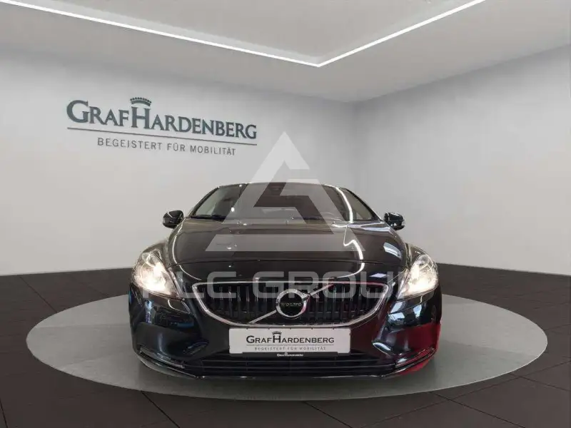 2017 Volvo V40