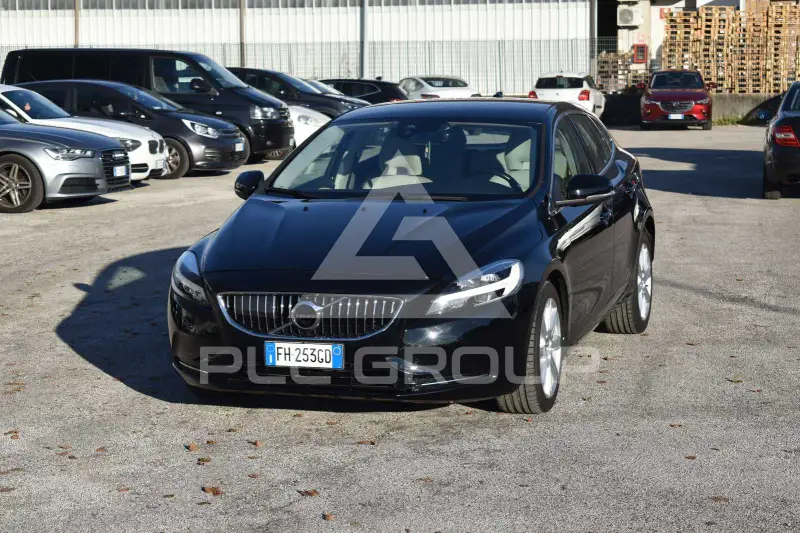 2017 Volvo V40