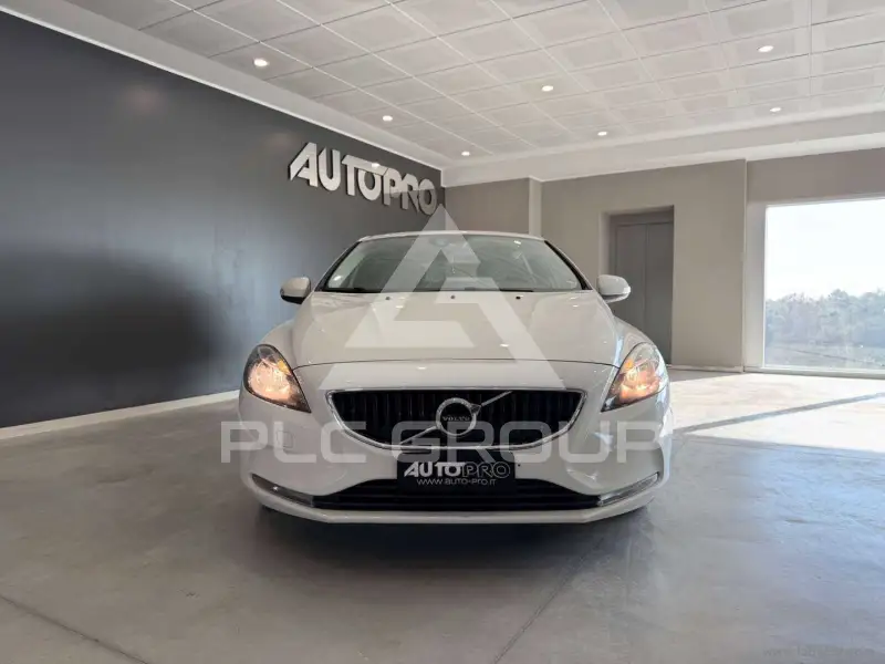 2017 Volvo V40