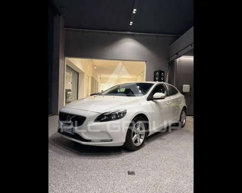 2017 Volvo V40