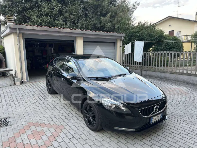 2017 Volvo V40