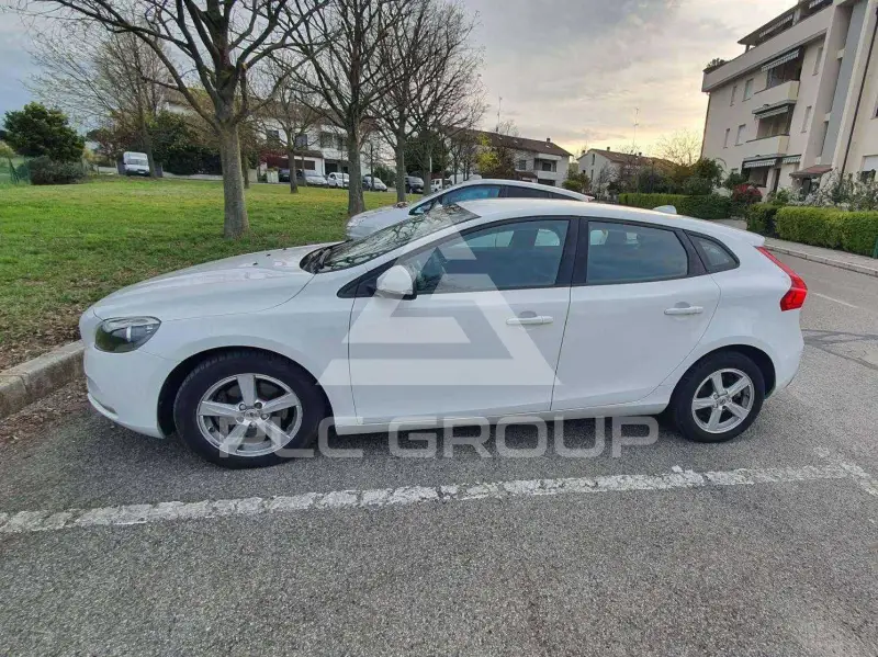 2017 Volvo V40