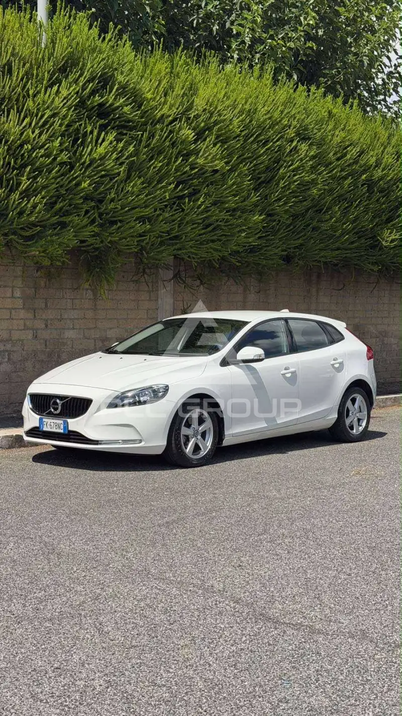 2017 Volvo V40