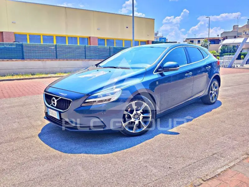 2017 Volvo V40