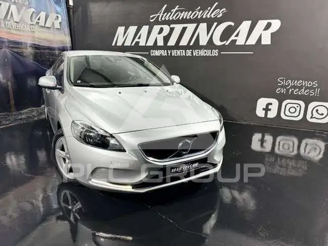 2017 Volvo V40