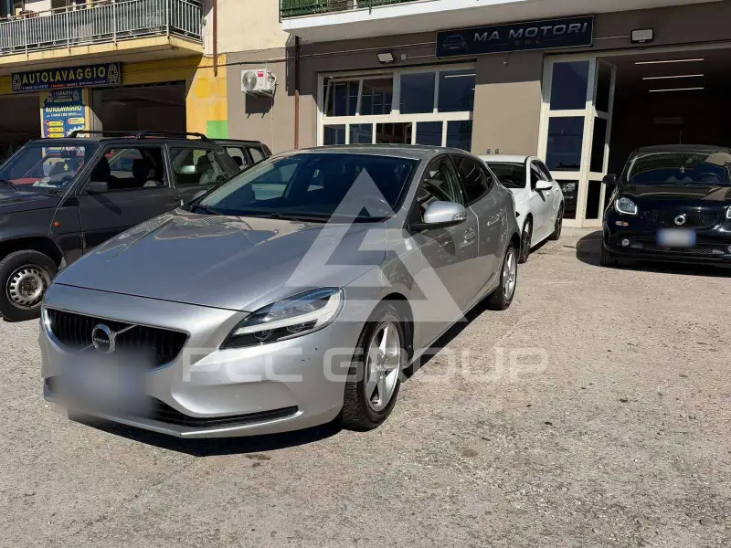 2017 Volvo V40