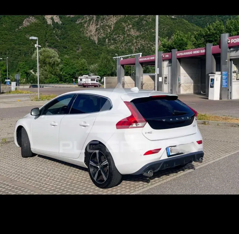 2017 Volvo V40
