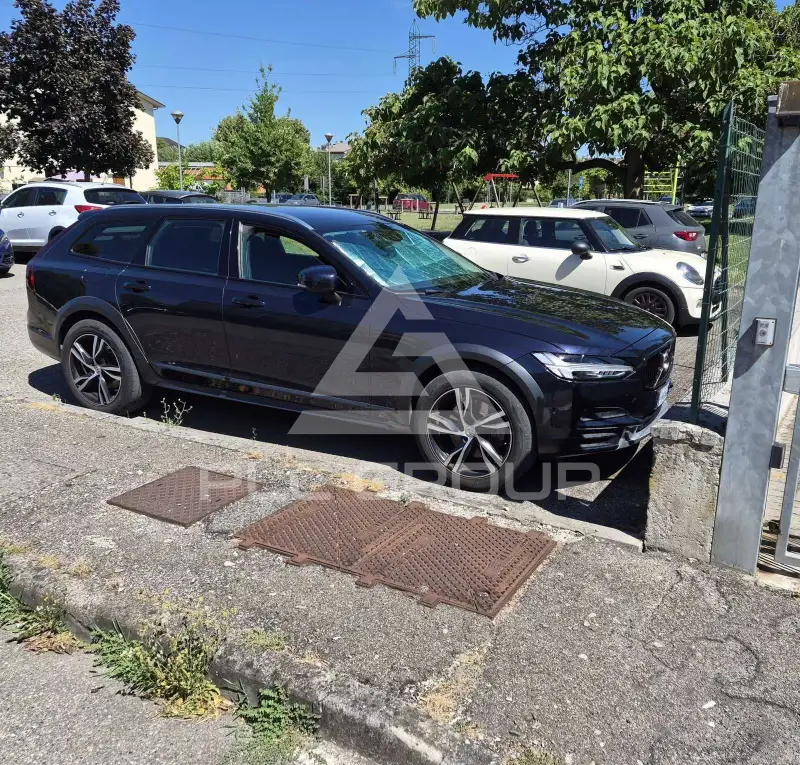 2017 Volvo V90