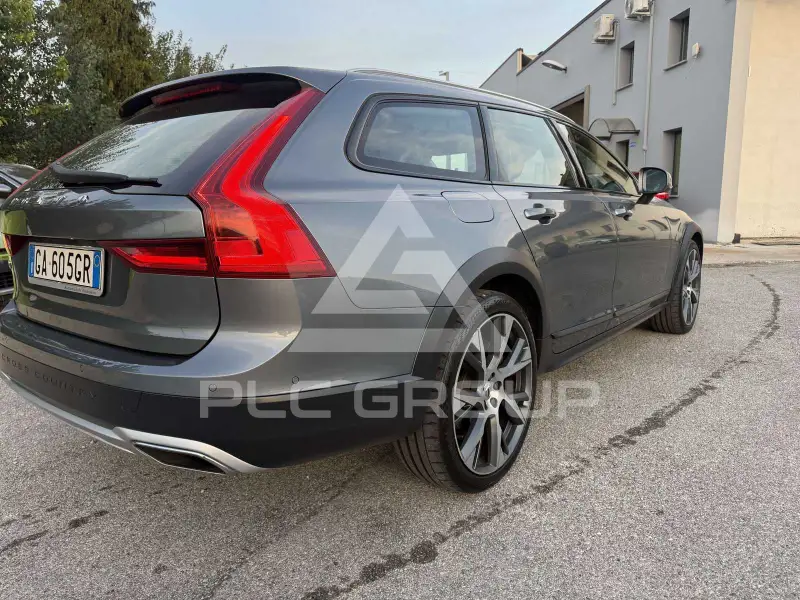 2017 Volvo V90