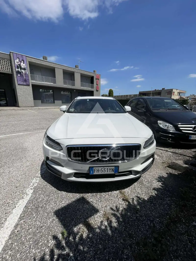 2017 Volvo V90