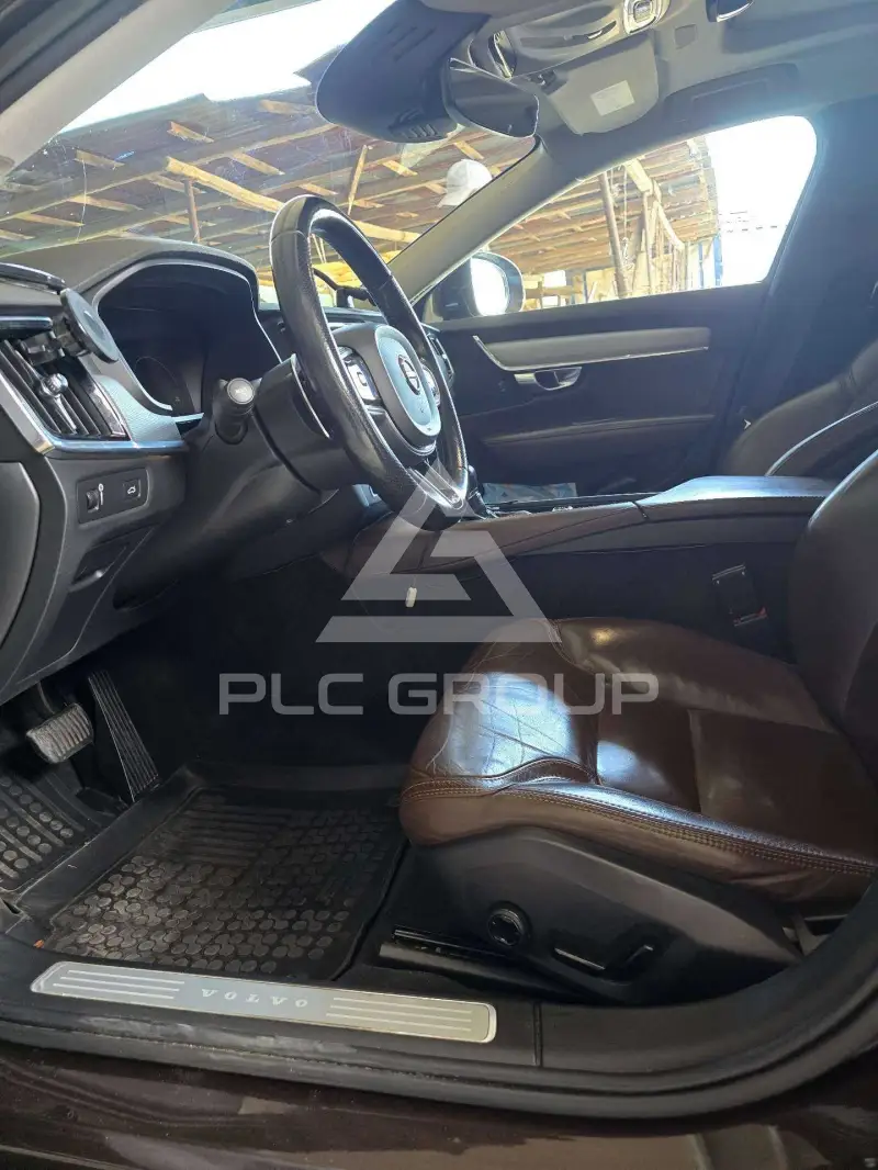 2017 Volvo V90