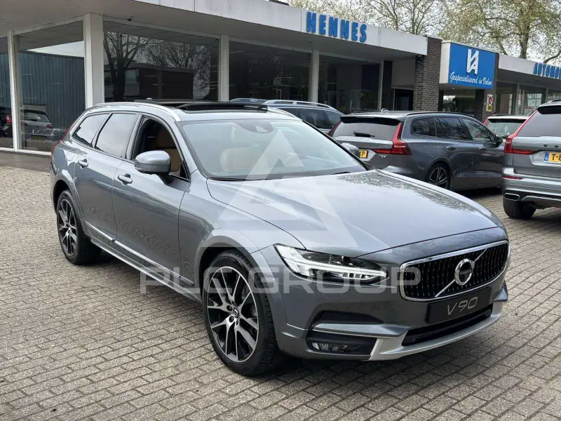 2017 Volvo V90