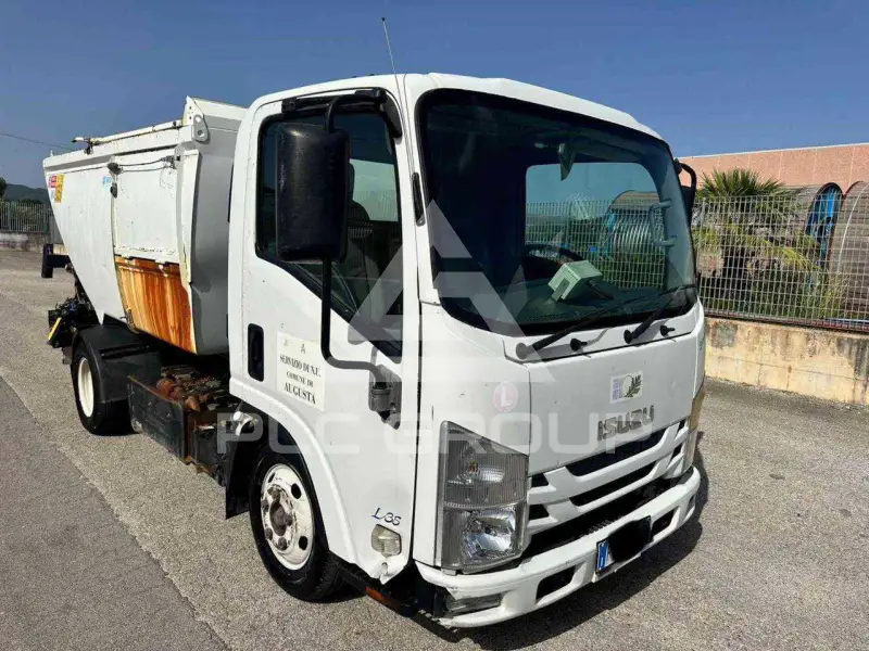 2017 Isuzu 