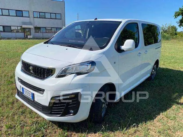 2017 Peugeot Traveller